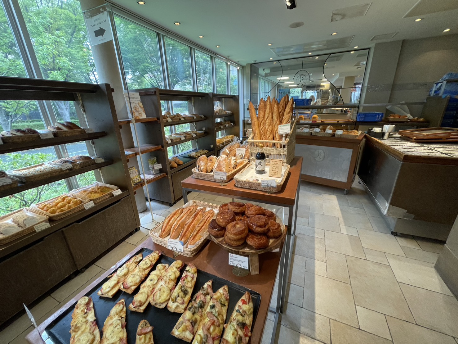 メゾンカイザー店内